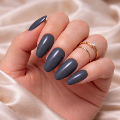 CLASSIC BLACK LUXE PRESS ON NAILS-ALMOND