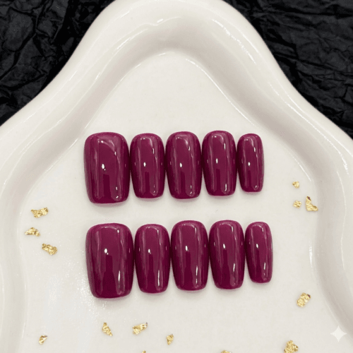 deep magenta plum gloss luxe short square nails